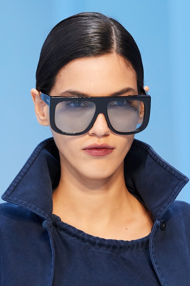 مجموعة Max Mara لموسم ربيع وصيف 2023  تستعرض مفهومي الأنوثة الجديدة والشجاعة