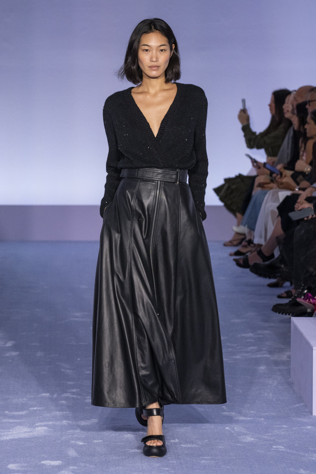 لمسات براقة في عرض Brandon Maxwell لربيع وصيف 2023