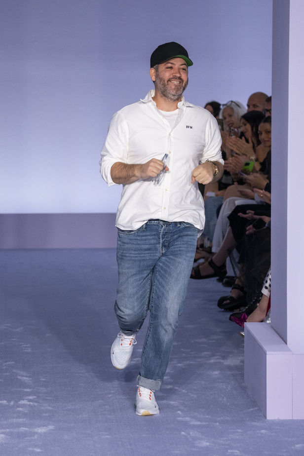 لمسات براقة في عرض Brandon Maxwell لربيع وصيف 2023