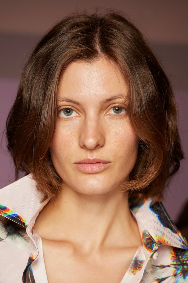 لمسات براقة في عرض Brandon Maxwell لربيع وصيف 2023