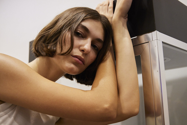 لمسات براقة في عرض Brandon Maxwell لربيع وصيف 2023