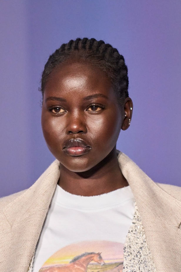 لمسات براقة في عرض Brandon Maxwell لربيع وصيف 2023