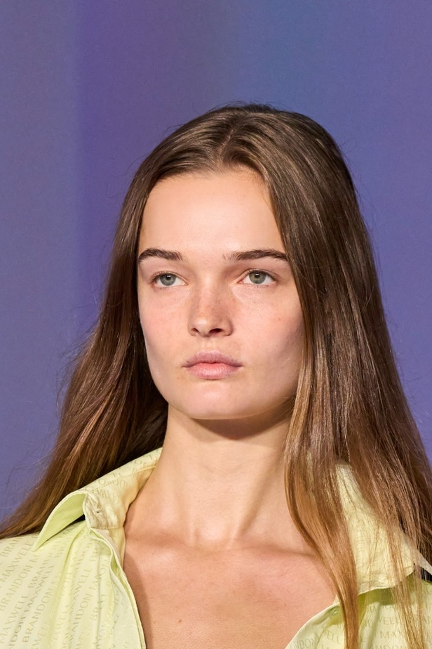 لمسات براقة في عرض Brandon Maxwell لربيع وصيف 2023