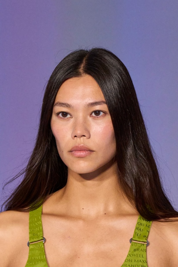 لمسات براقة في عرض Brandon Maxwell لربيع وصيف 2023