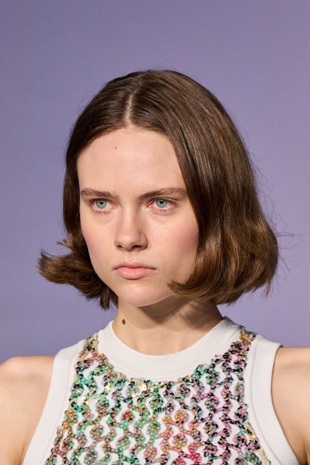 لمسات براقة في عرض Brandon Maxwell لربيع وصيف 2023