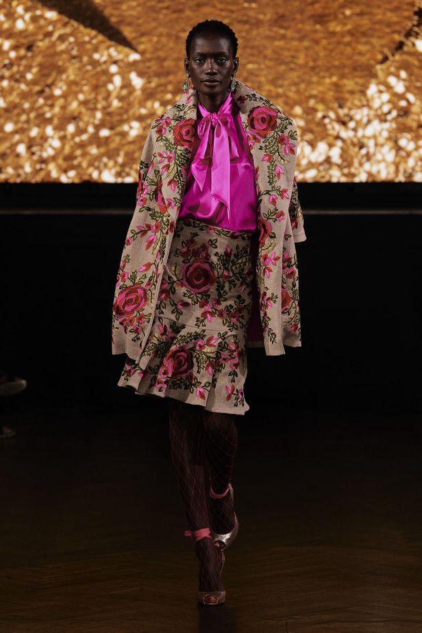 حديقة من الأزهار الملونة في تصاميم "نعيم خان" ضمن أسبوع الموضة في نيويورك