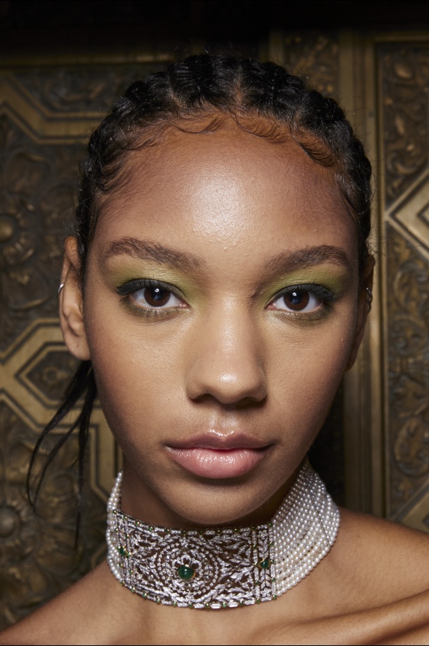 حديقة من الأزهار الملونة في تصاميم "نعيم خان" ضمن أسبوع الموضة في نيويورك