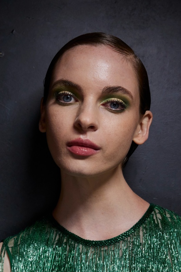 حديقة من الأزهار الملونة في تصاميم "نعيم خان" ضمن أسبوع الموضة في نيويورك