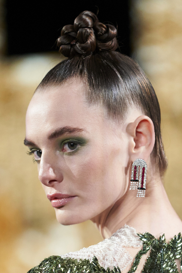 حديقة من الأزهار الملونة في تصاميم "نعيم خان" ضمن أسبوع الموضة في نيويورك