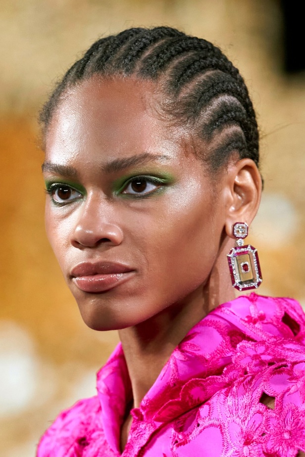 حديقة من الأزهار الملونة في تصاميم "نعيم خان" ضمن أسبوع الموضة في نيويورك