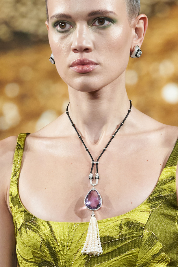 حديقة من الأزهار الملونة في تصاميم "نعيم خان" ضمن أسبوع الموضة في نيويورك