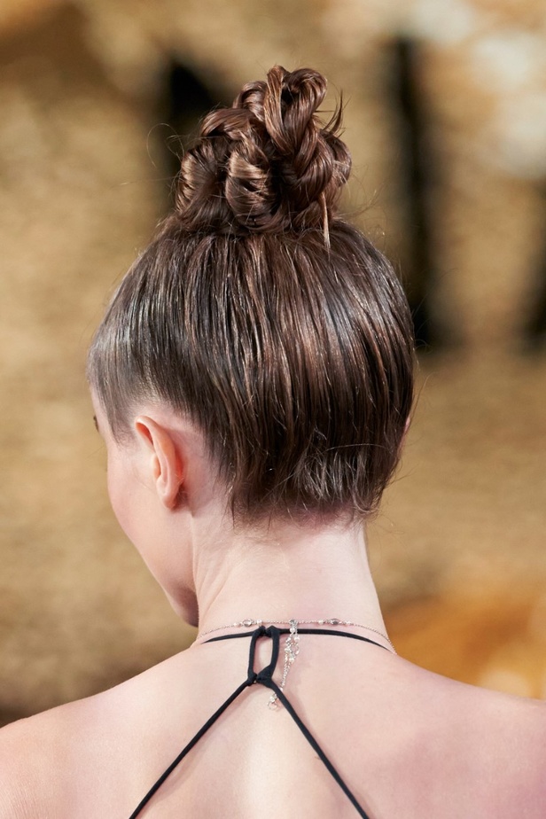 حديقة من الأزهار الملونة في تصاميم "نعيم خان" ضمن أسبوع الموضة في نيويورك