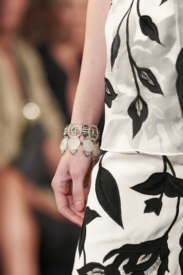 حديقة من الأزهار الملونة في تصاميم "نعيم خان" ضمن أسبوع الموضة في نيويورك