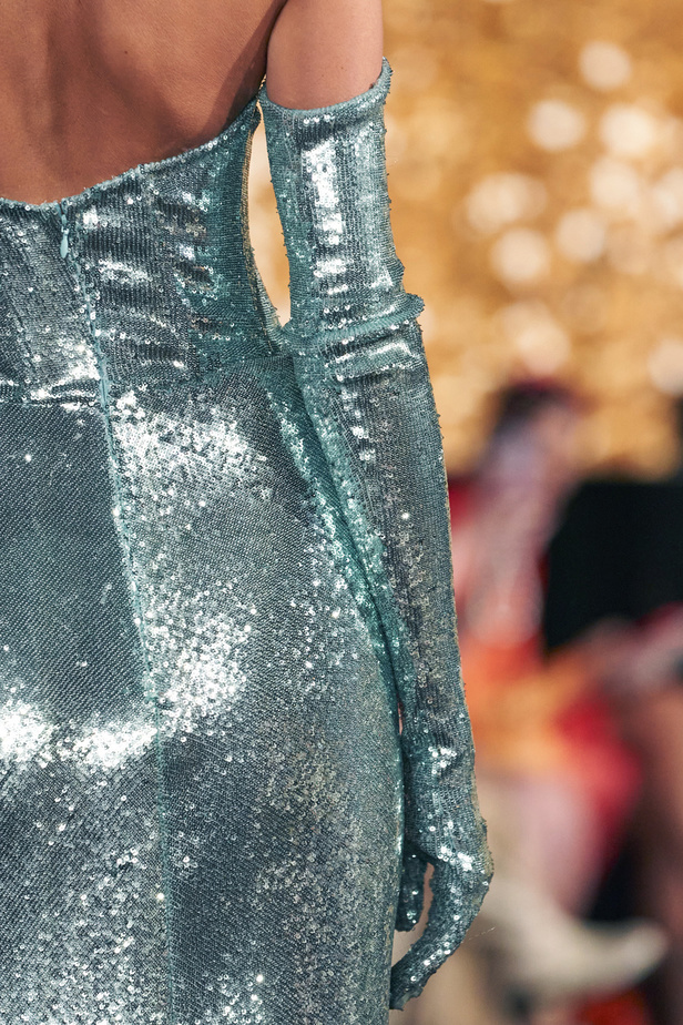 حديقة من الأزهار الملونة في تصاميم "نعيم خان" ضمن أسبوع الموضة في نيويورك