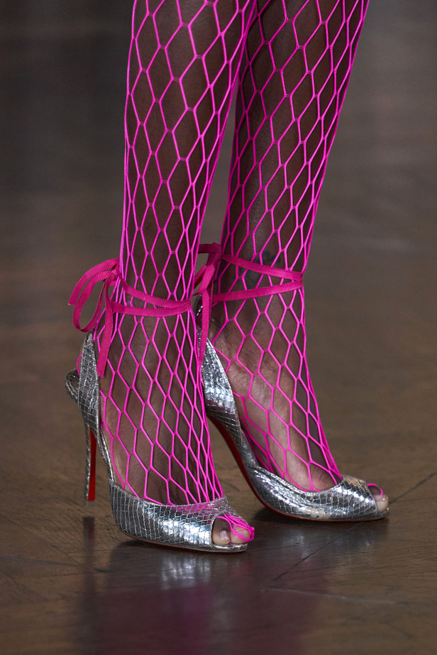 حديقة من الأزهار الملونة في تصاميم "نعيم خان" ضمن أسبوع الموضة في نيويورك