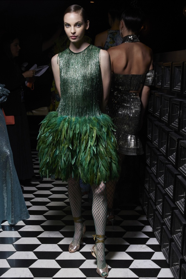 حديقة من الأزهار الملونة في تصاميم "نعيم خان" ضمن أسبوع الموضة في نيويورك