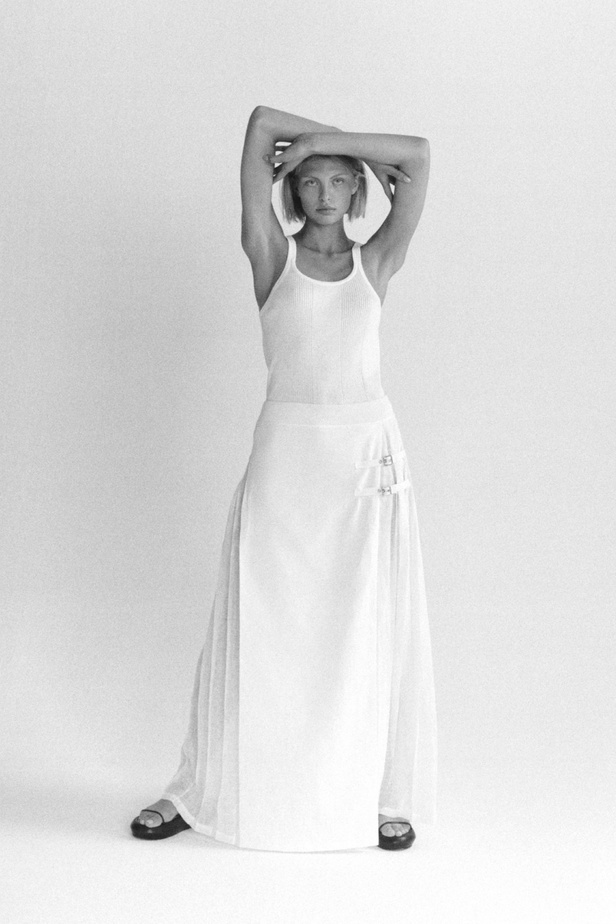 مجموعة Noon By Noor لربيع 2023 إطلالات بسيطة لكن غنية بالتفاصيل غير المتوقعة