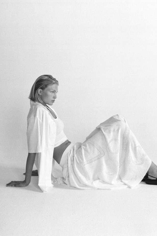 مجموعة Noon By Noor لربيع 2023 إطلالات بسيطة لكن غنية بالتفاصيل غير المتوقعة