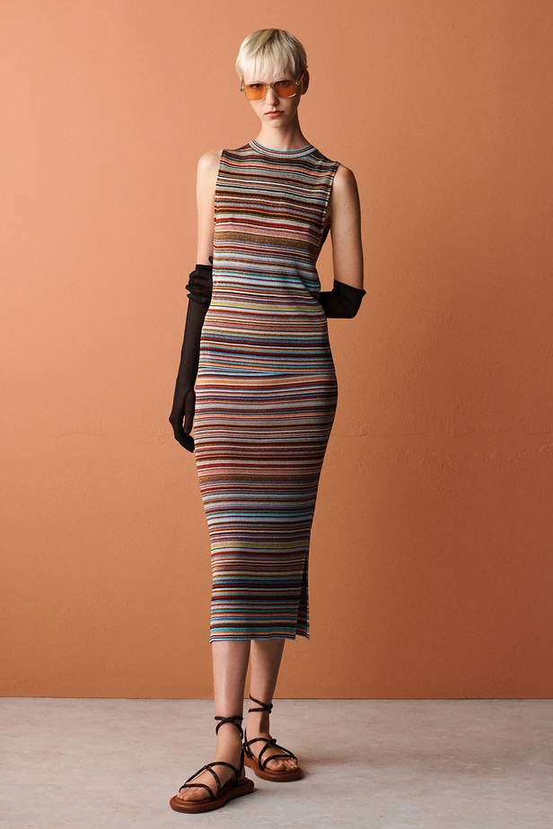 الخطوط المستقيمة أبرز سمات تشكيلة "بول سميث" لربيع وصيف 2023