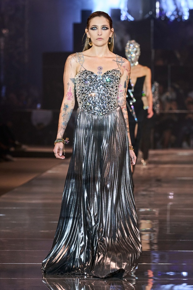 مجموعة Philipp Plein لربيع وصيف 2023 بروح موسيقى الروك