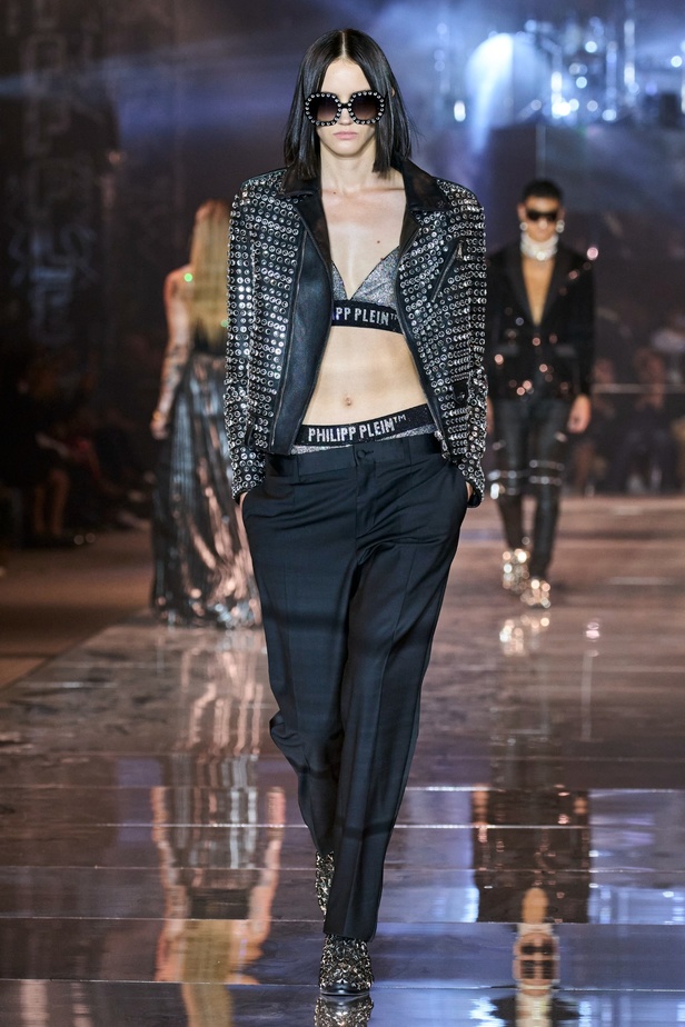 مجموعة Philipp Plein لربيع وصيف 2023 بروح موسيقى الروك