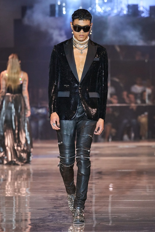 مجموعة Philipp Plein لربيع وصيف 2023 بروح موسيقى الروك