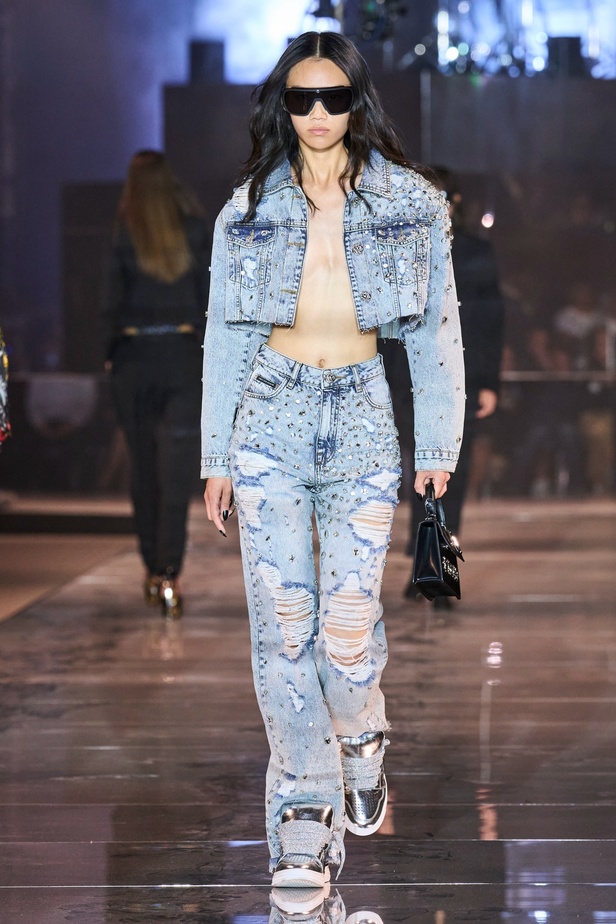 مجموعة Philipp Plein لربيع وصيف 2023 بروح موسيقى الروك