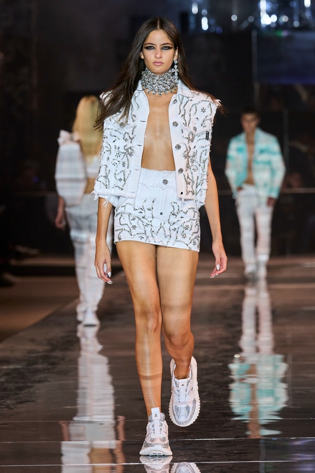 مجموعة Philipp Plein لربيع وصيف 2023 بروح موسيقى الروك