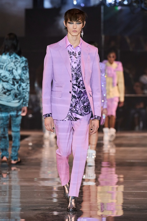 مجموعة Philipp Plein لربيع وصيف 2023 بروح موسيقى الروك