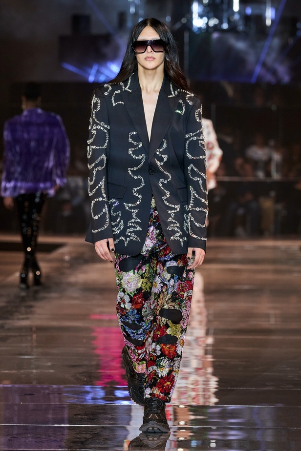 مجموعة Philipp Plein لربيع وصيف 2023 بروح موسيقى الروك