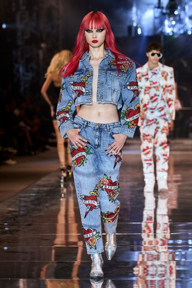 مجموعة Philipp Plein لربيع وصيف 2023 بروح موسيقى الروك