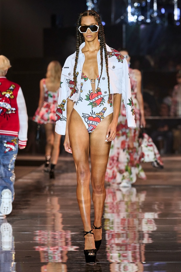 مجموعة Philipp Plein لربيع وصيف 2023 بروح موسيقى الروك