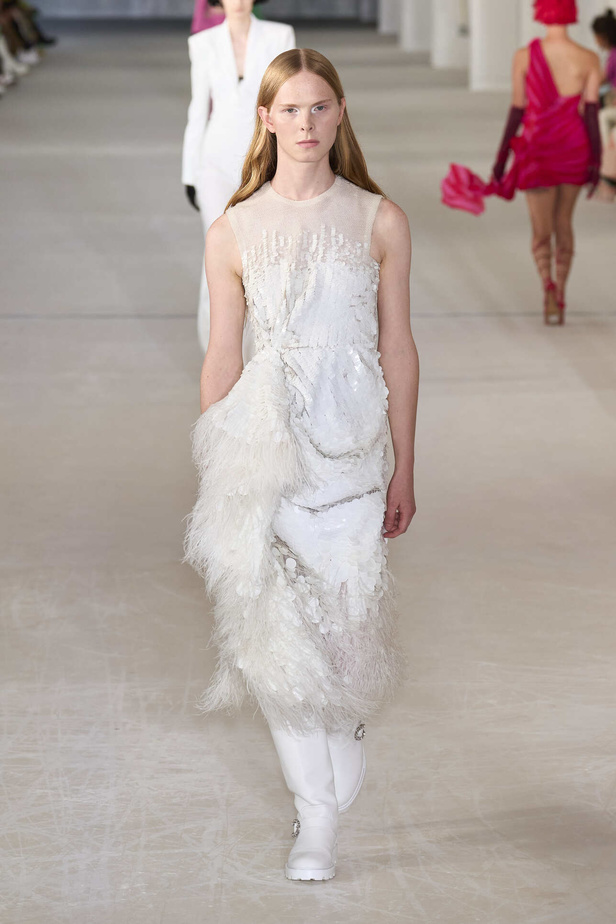 مجموعة Prabal Gurung لربيع وصيف 2022.. ألوان قوية وتفاصيل هندسية