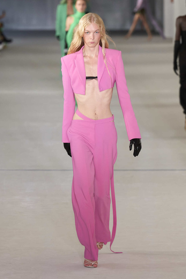 مجموعة Prabal Gurung لربيع وصيف 2022.. ألوان قوية وتفاصيل هندسية