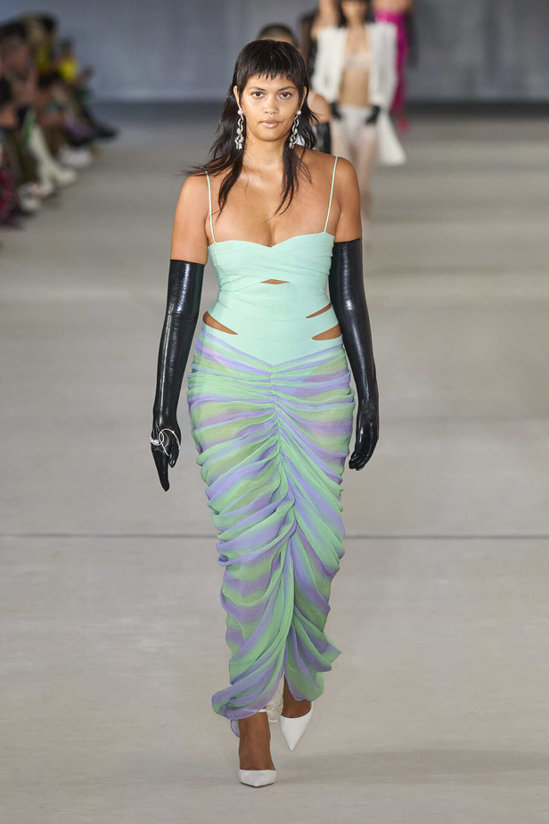 مجموعة Prabal Gurung لربيع وصيف 2022.. ألوان قوية وتفاصيل هندسية