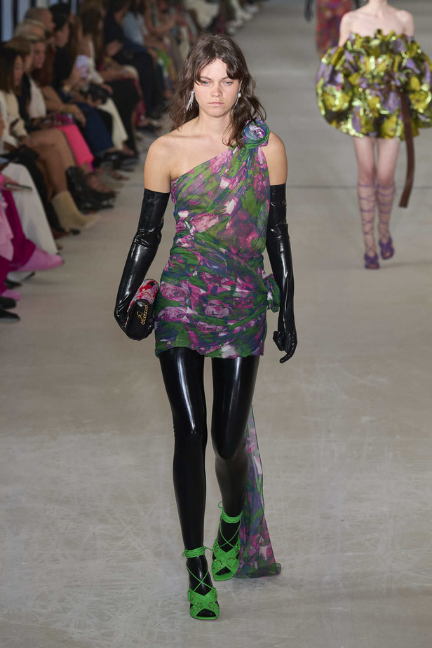 مجموعة Prabal Gurung لربيع وصيف 2022.. ألوان قوية وتفاصيل هندسية