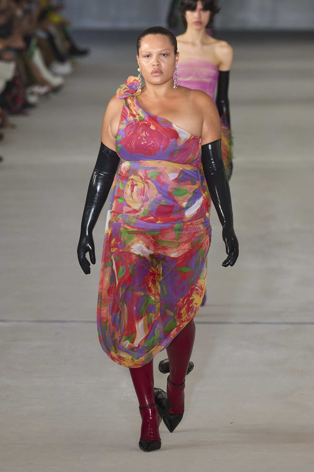 مجموعة Prabal Gurung لربيع وصيف 2022.. ألوان قوية وتفاصيل هندسية