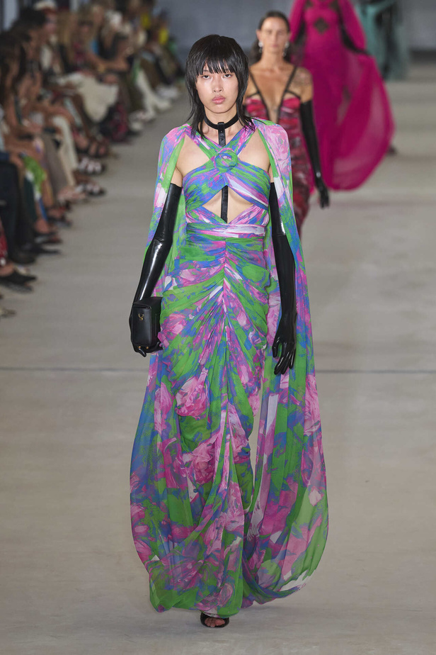 مجموعة Prabal Gurung لربيع وصيف 2022.. ألوان قوية وتفاصيل هندسية