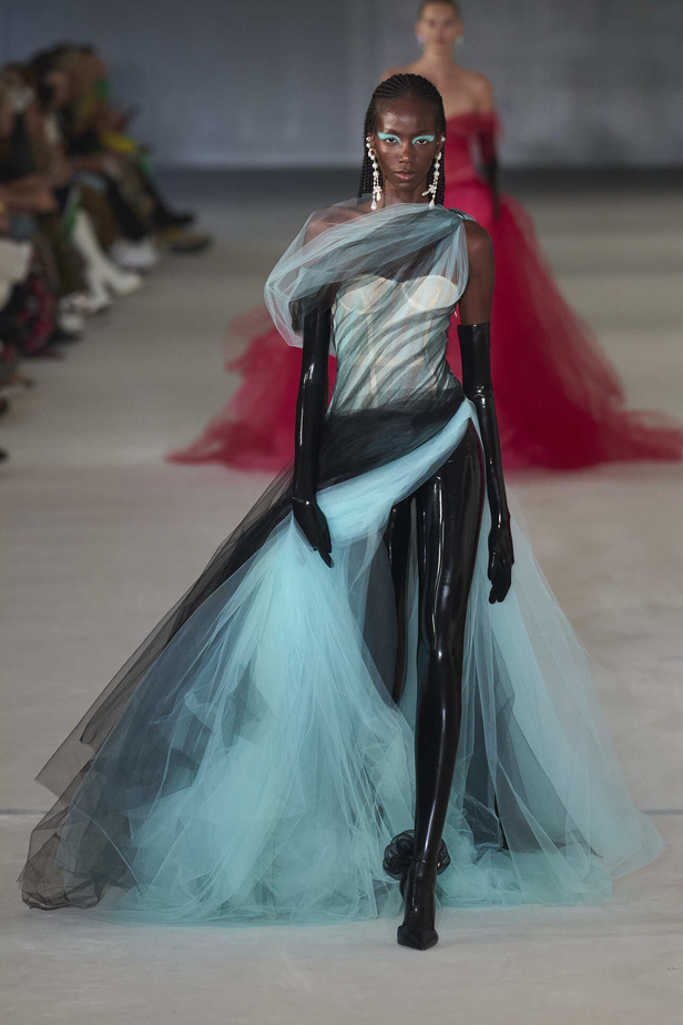 مجموعة Prabal Gurung لربيع وصيف 2022.. ألوان قوية وتفاصيل هندسية