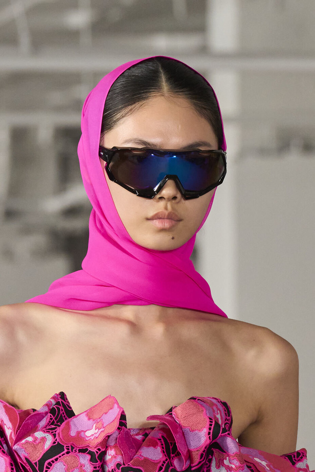 مجموعة Prabal Gurung لربيع وصيف 2022.. ألوان قوية وتفاصيل هندسية