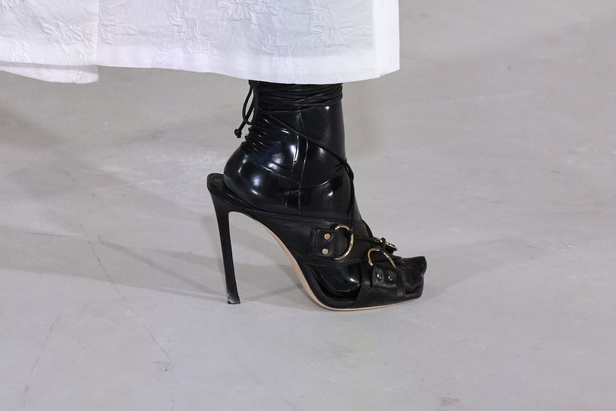 مجموعة Prabal Gurung لربيع وصيف 2022.. ألوان قوية وتفاصيل هندسية