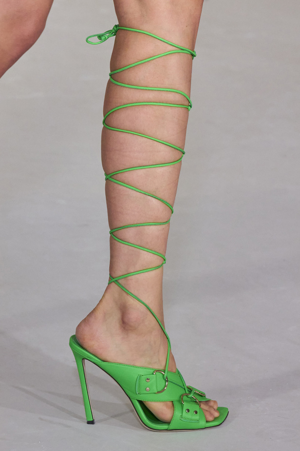 مجموعة Prabal Gurung لربيع وصيف 2022.. ألوان قوية وتفاصيل هندسية