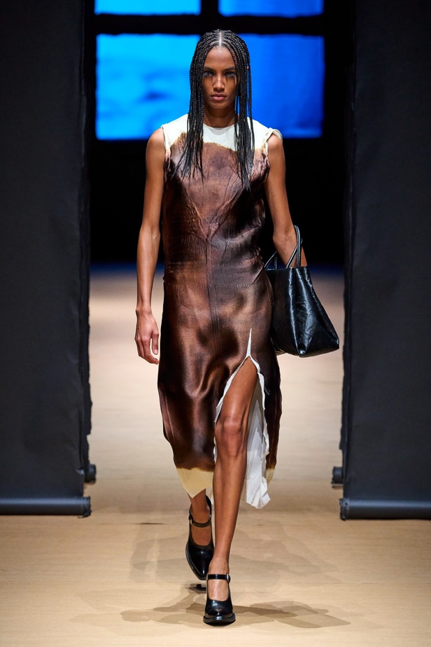 مجموعة Prada لربيع وصيف 2023: اللمسة الإبداعية المناسبة لموسم الربيع المقبل