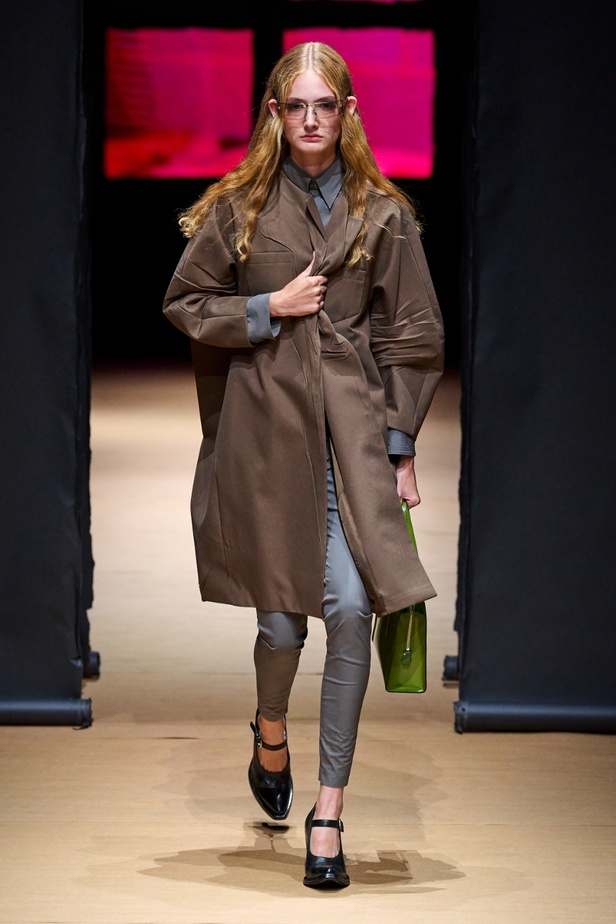 مجموعة Prada لربيع وصيف 2023: اللمسة الإبداعية المناسبة لموسم الربيع المقبل