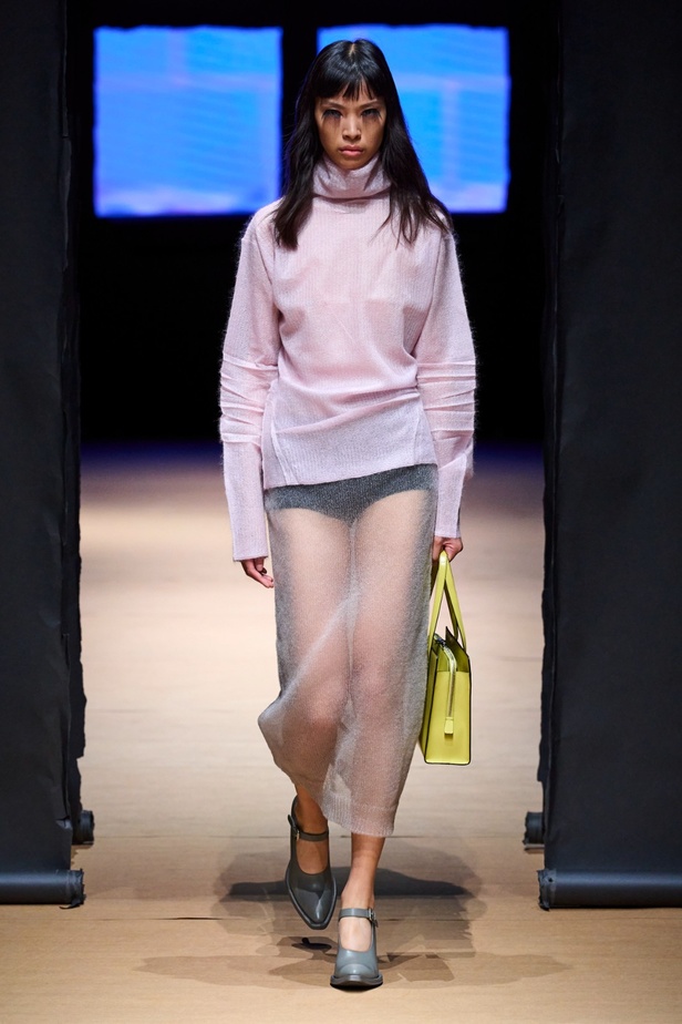 مجموعة Prada لربيع وصيف 2023: اللمسة الإبداعية المناسبة لموسم الربيع المقبل