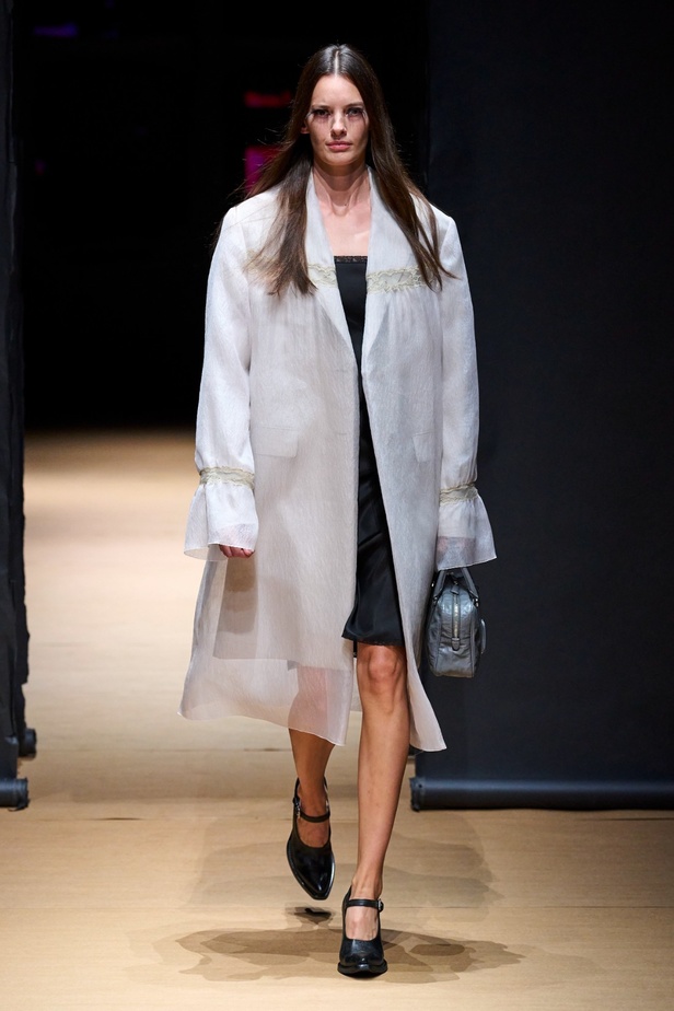 مجموعة Prada لربيع وصيف 2023: اللمسة الإبداعية المناسبة لموسم الربيع المقبل