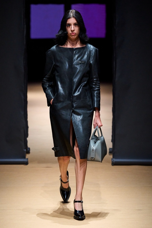 مجموعة Prada لربيع وصيف 2023: اللمسة الإبداعية المناسبة لموسم الربيع المقبل