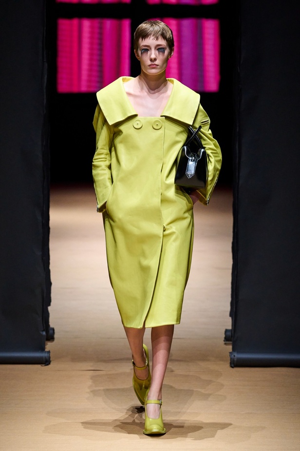 مجموعة Prada لربيع وصيف 2023: اللمسة الإبداعية المناسبة لموسم الربيع المقبل