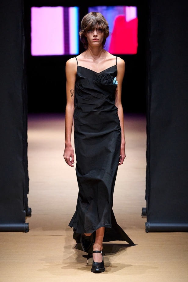 مجموعة Prada لربيع وصيف 2023: اللمسة الإبداعية المناسبة لموسم الربيع المقبل