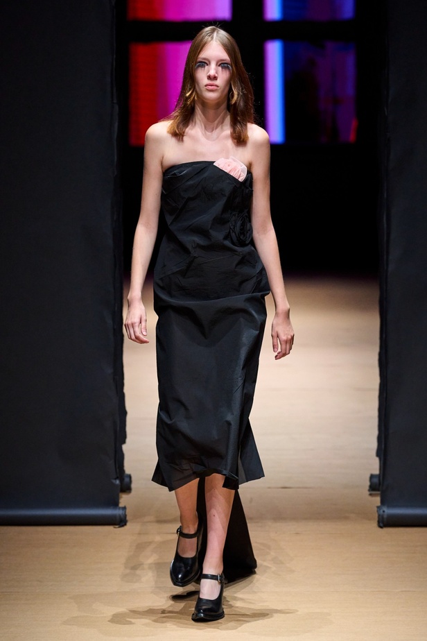 مجموعة Prada لربيع وصيف 2023: اللمسة الإبداعية المناسبة لموسم الربيع المقبل